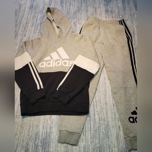 Adidas kids matching sweatshirt and Sweatpants. Size M (10/12).